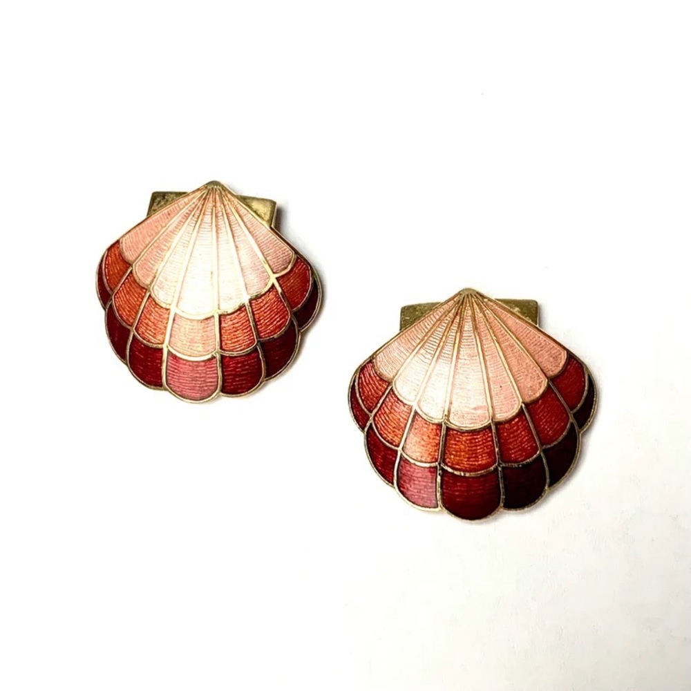 Vintage 1970s Art Deco Shell Earrings